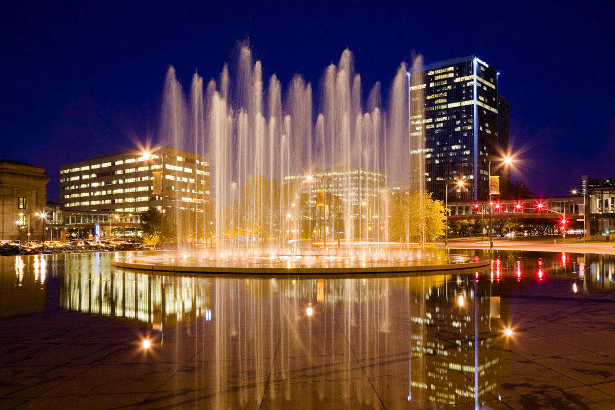 Kansas City fountain at night